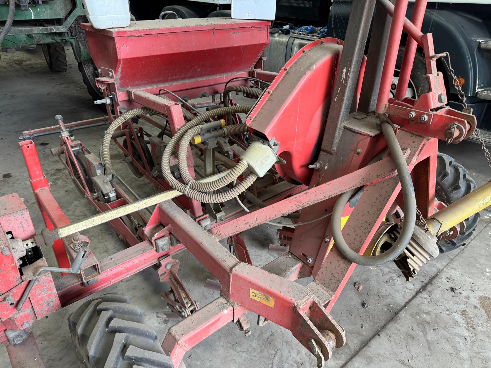 Accord 4 Row Seeder thumbnail image